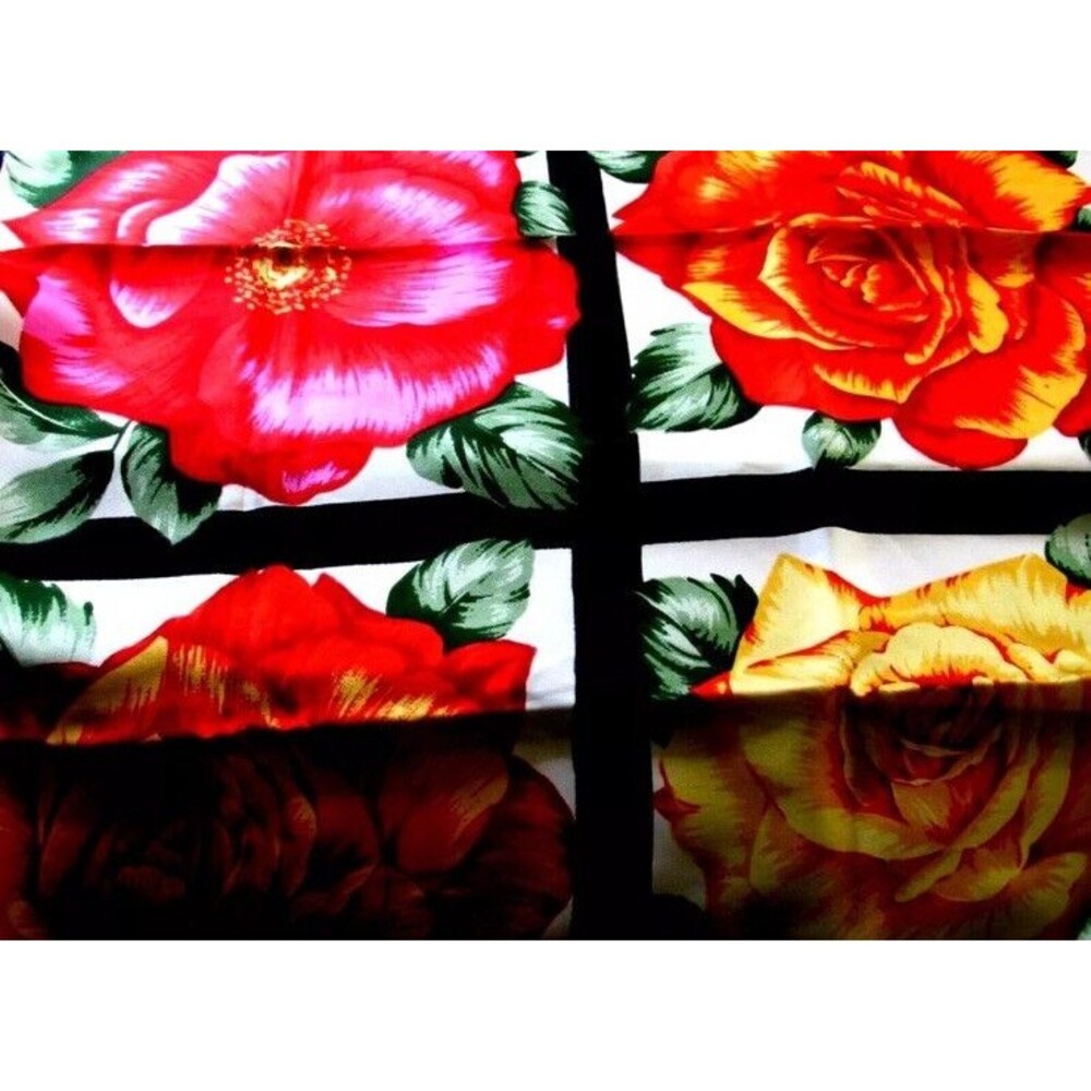 Bill Blass Gorgeous Bright Bold Colorful Roses Hand Rolled Edges 33" x 33" sq